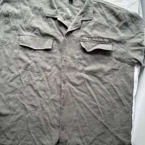 Forever 21 Women’s Grey Button up shirt Featuring Los Angeles Established 1984 2